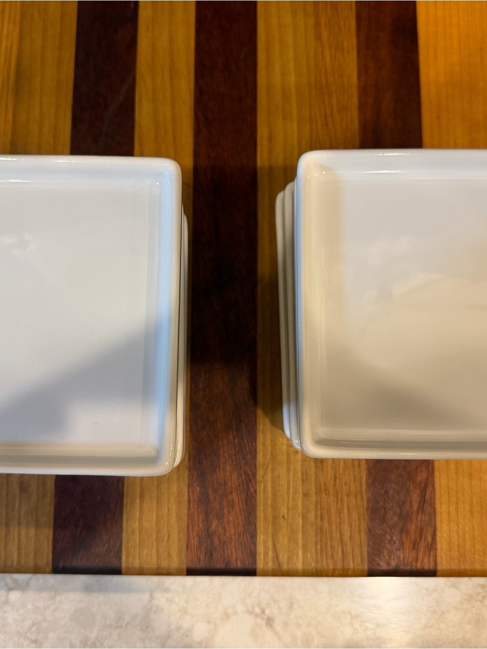 CB2 UNUSED - Set of 8 square appetizer plates. Excellent - Modern